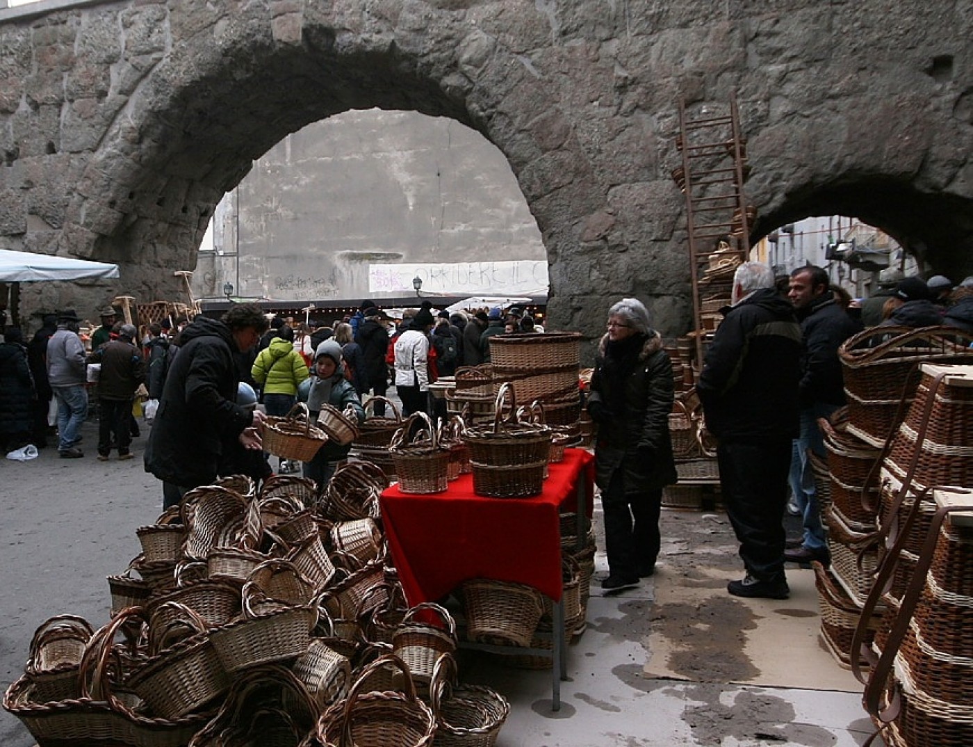 http://www.hotelastoriacourmayeur.com/upload/photogallery/44/418/Artigianato-1.jpg